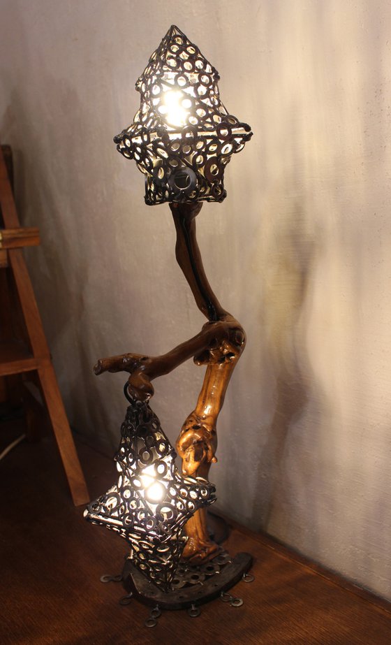 Lamp in vine wood