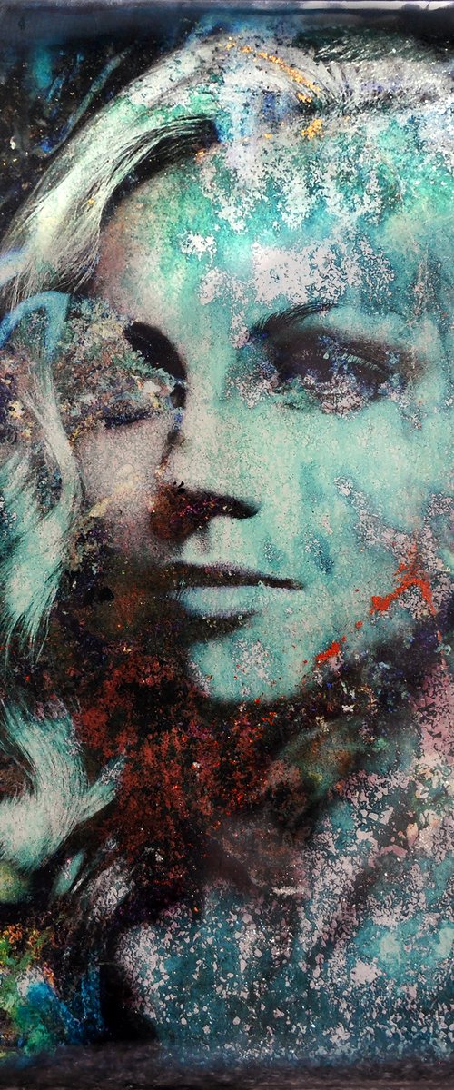 Parish Aqua (small resin edition) by Karin Vermeer
