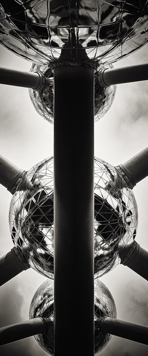 Atomium III by JGC Braticius