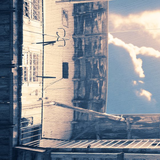 An old courtyard's dreaming.