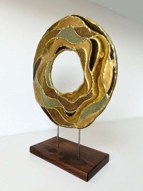 Uninterrupted thread sculpture. Unique gift, Home Decor, Luxury art, Gold sculpture, Standing sculpture.