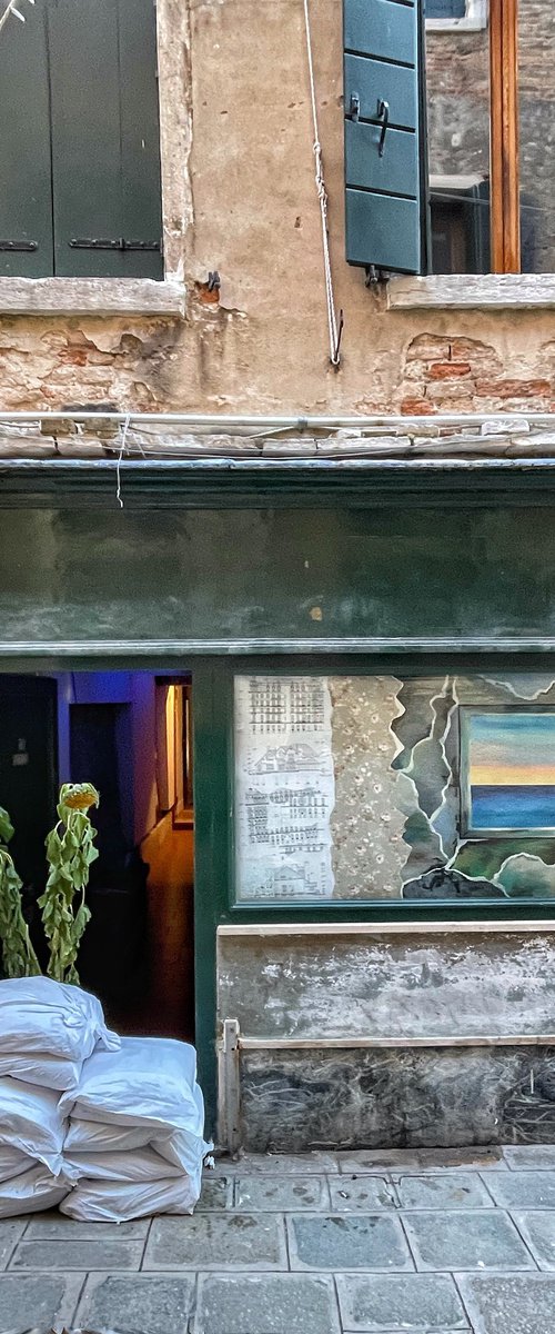 Window with seaview II by Delnara El