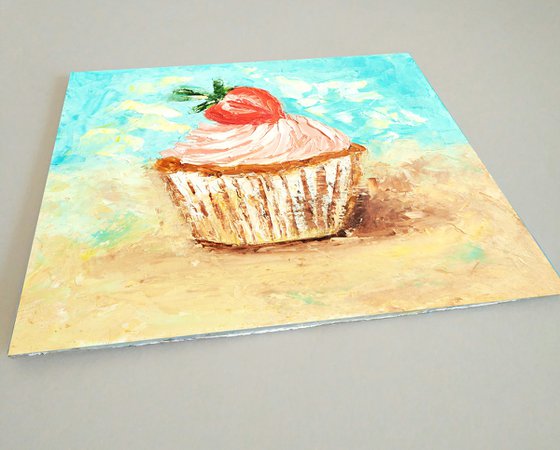 Cupcake with strawberries
