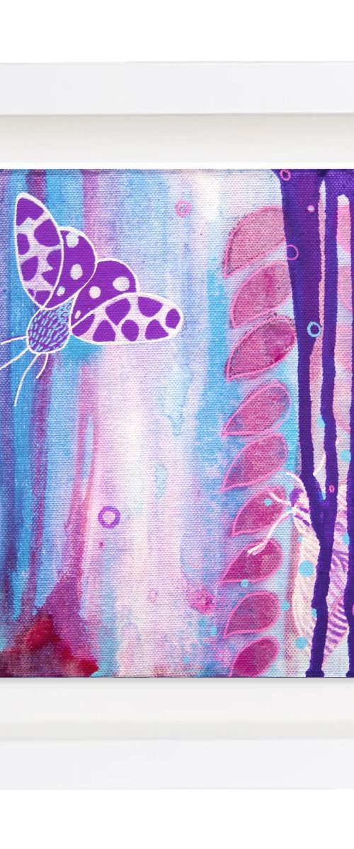 Mini moth I by Suzie Cumming
