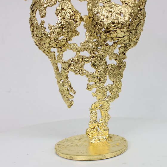 Pavarti Beautiful of day - female bust lace metal and gold