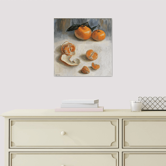 Tangerines in glass bowl