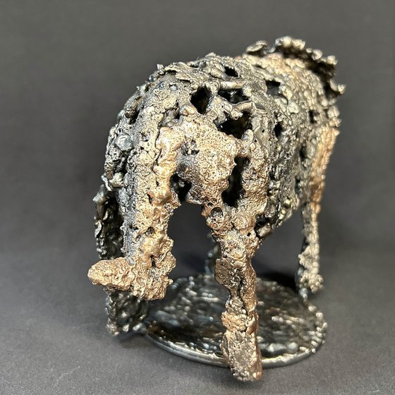 Air and bronze rhinoceros