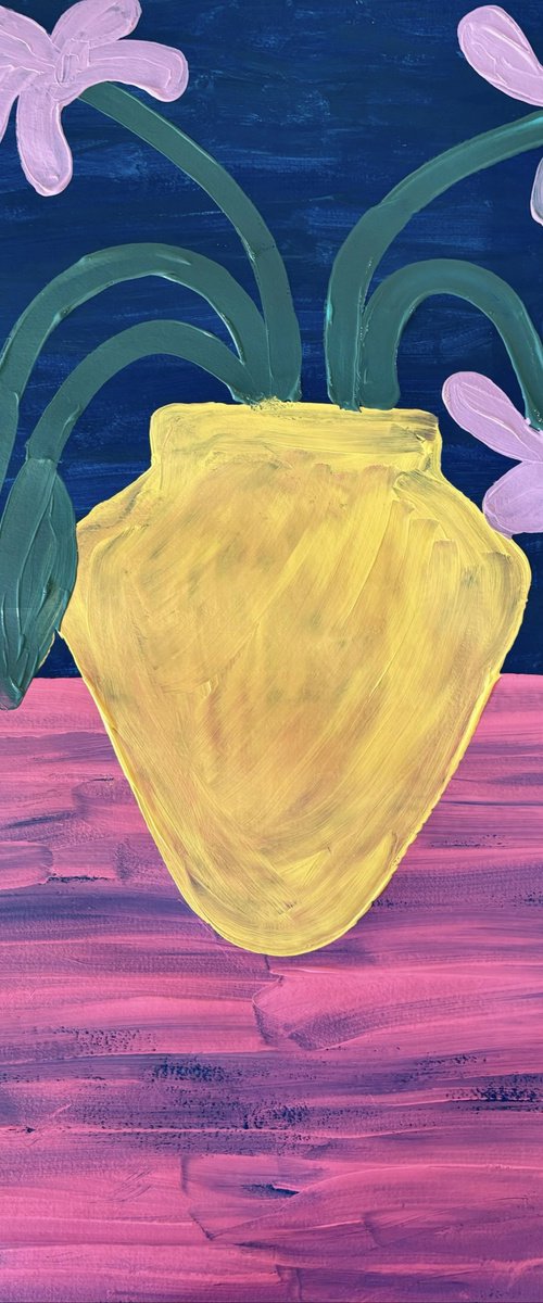 The yellow vase by Aurora Camaiani