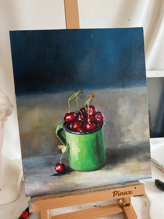Cherries in a green cup