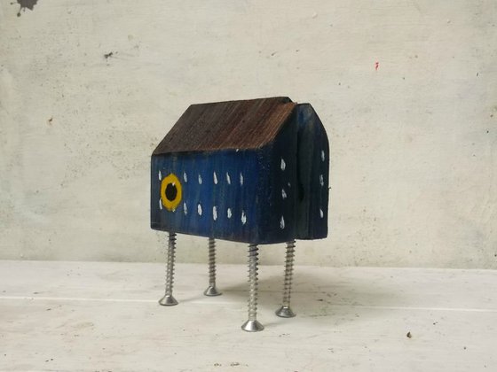 Monolocali Biculi - tiny freaky house in blue