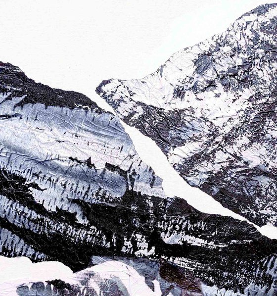White Snow - Black Cliff