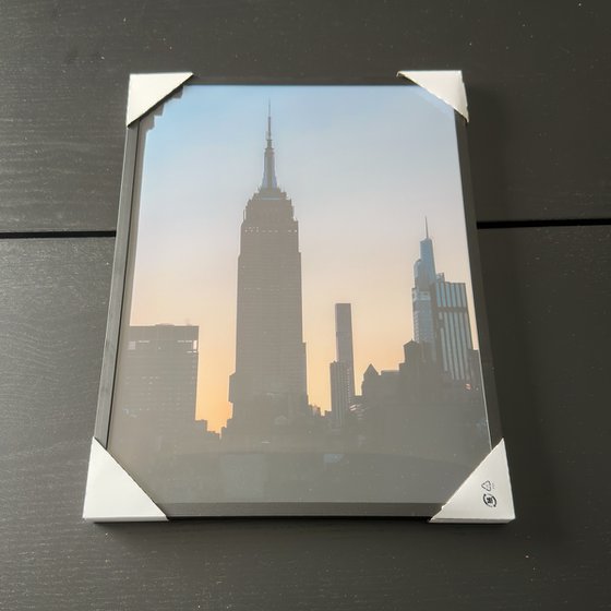 SUNRISE SET OF MANHATTAN