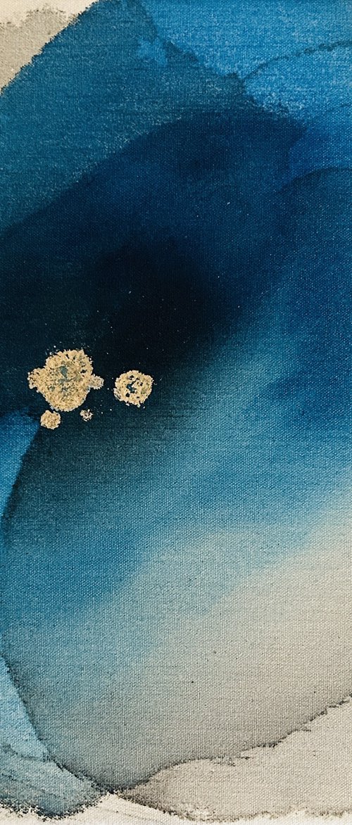 Full moon blue by Ryoko Minamitani
