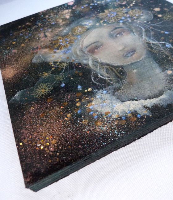 L'Aube des Fleurs  woman portrait mix media on wood  20x20cm