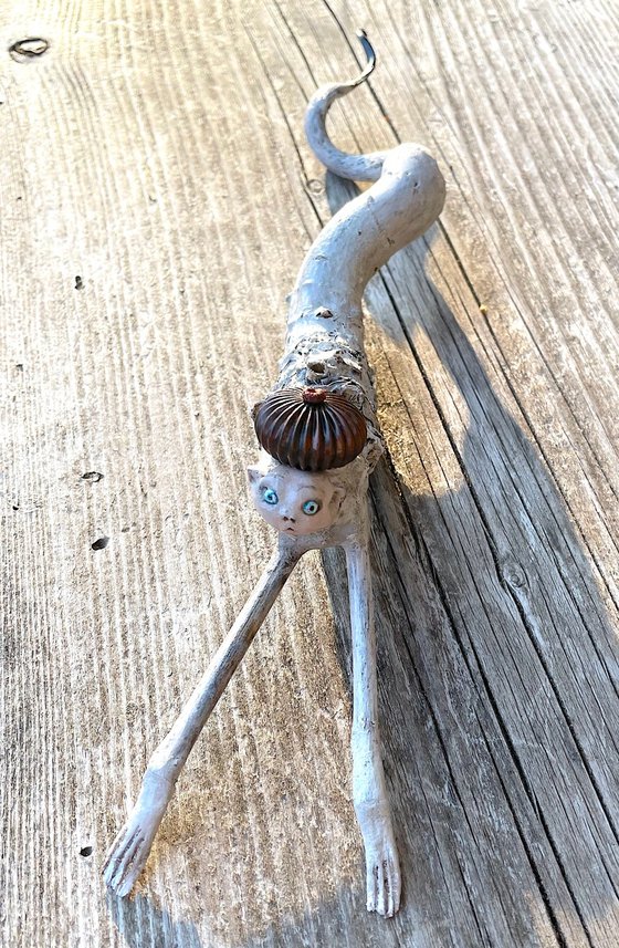 LUNA, offbeat small sculpture