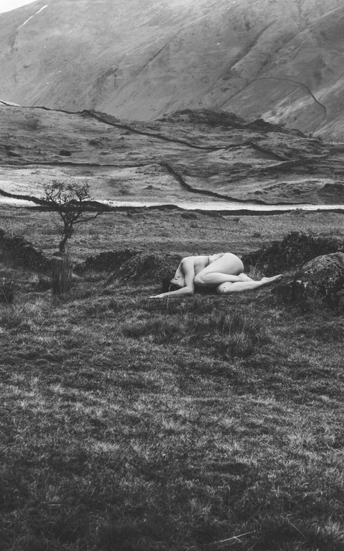 Hiraeth 002 - Valentina - Art / Landscape Nudes - Photography by Henry Clayton