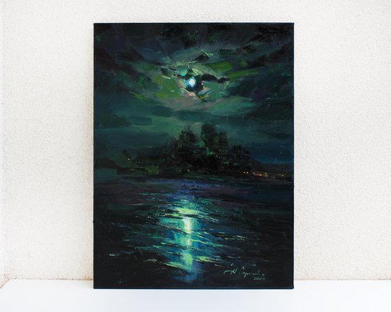 "Full moon in green"