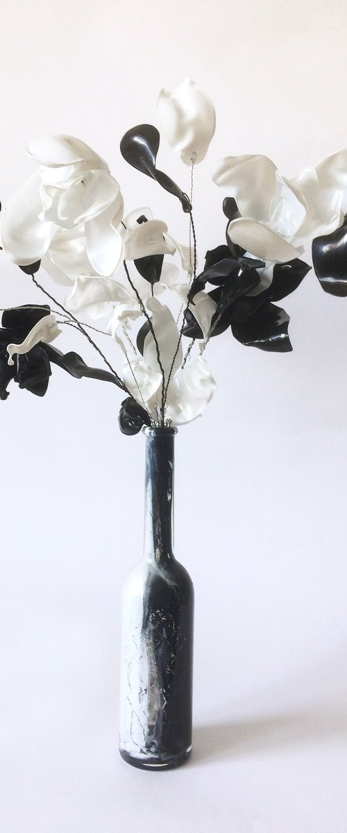 Black and white - upcycling art by Jolanta Czarnecka