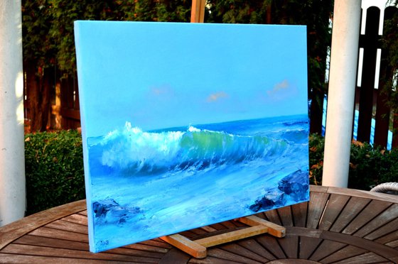 Seascape with transparent wave