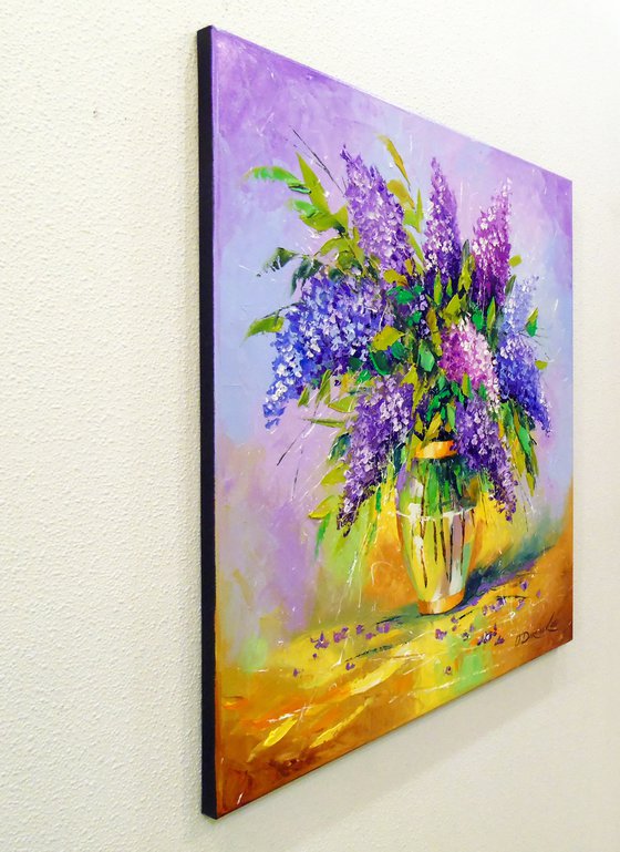 Bouquet of lilac in a vase