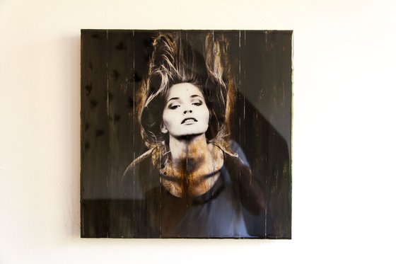 "Revelation" (40x40x3cm) - Unique portrait artwork on wood (abstract, portrait, gouache, original, epoxy, painting, acrylic, oil, watercolor, encaustics, beewax, resin, wood)