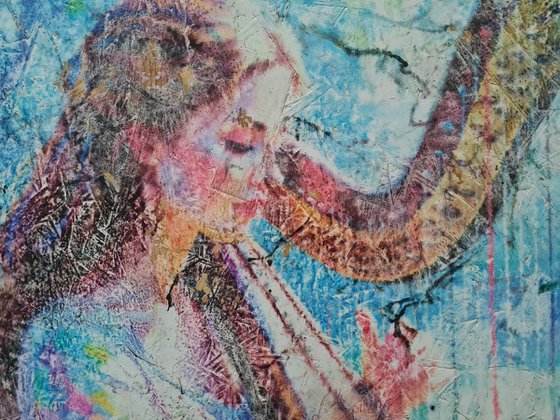 Playing a harp (n.705)