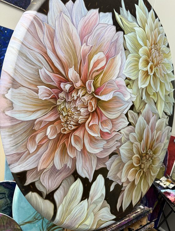 Dahlias Cafe au Light