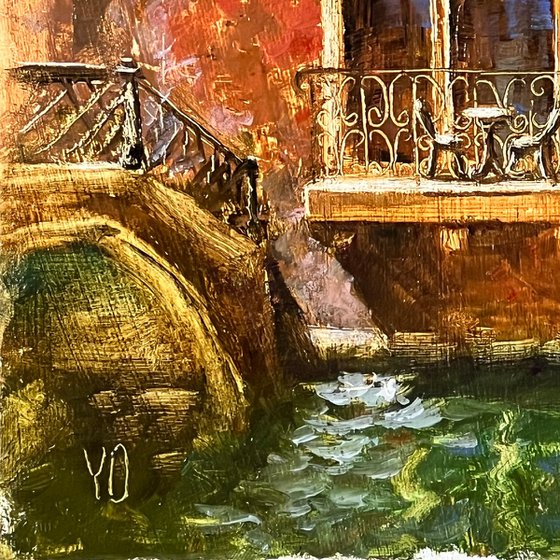 Venice Balcony by the Canal, Old World
