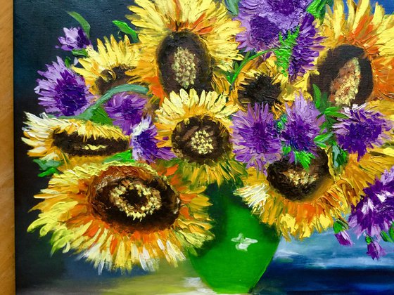 Bouquet of sunflowers in a vase.