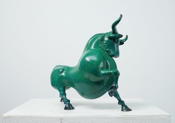 bull(Reduced-scale replica)