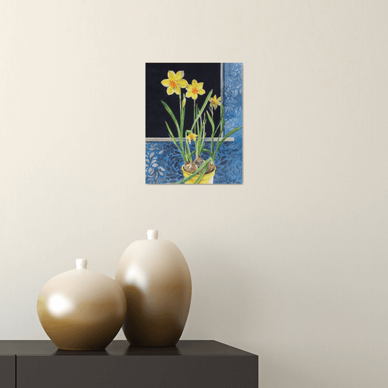 Narcissus in yellow pot