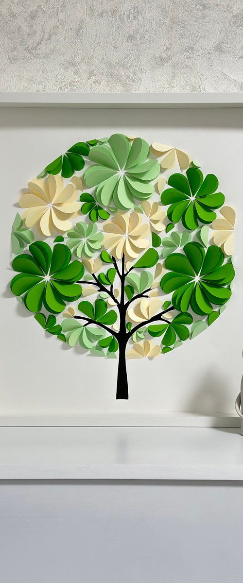 Green tree by Luba Ostroushko