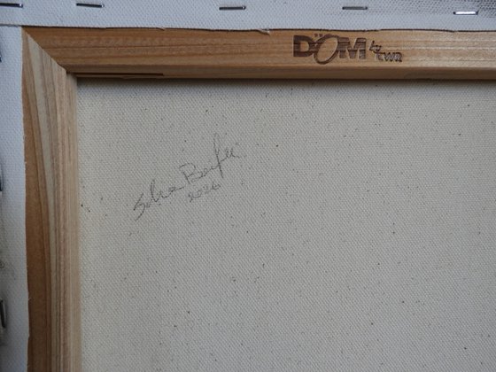 A special cup with a bird