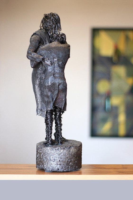 Meeting in the rain (45x14x13cm 4.2kg iron, basalt)