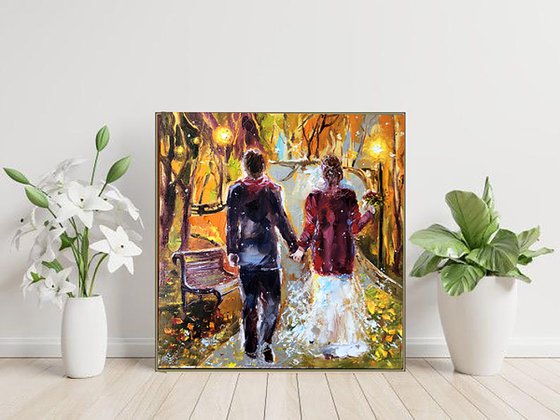 LOVERS ' WALK - Bride and groom. Romantic walk. Couple in love. Autumn Park. Two. Meeting. Senses. Joy.