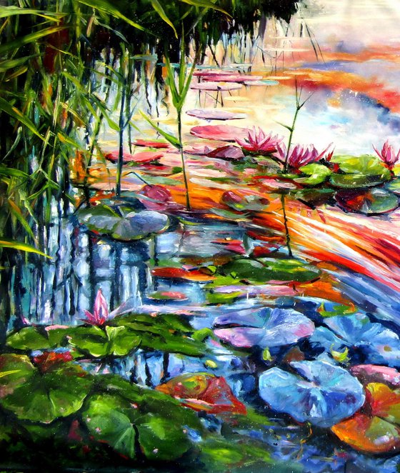 Water mirror with water lily