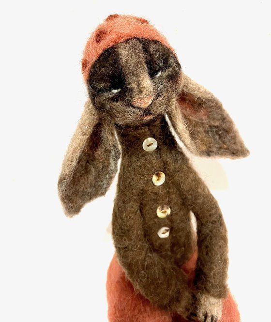 Séraphina, felted wool hare