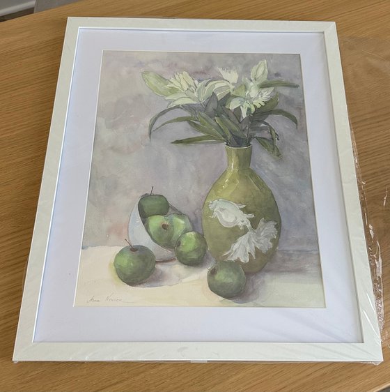 Lilies and green apples