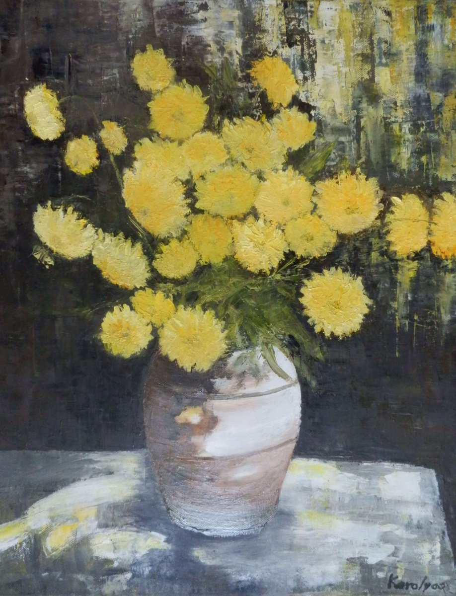 Yellow flowers in terracotta pot by Maria Karalyos