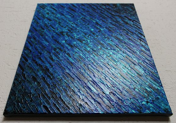 Iridescent blue diagonal