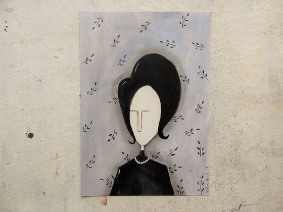 Woman with a pearl necklace