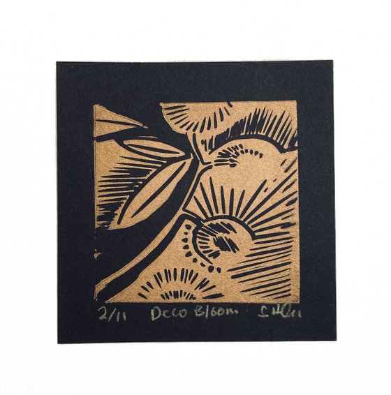 Deco Bloom miniature floral linoprint in gold on black