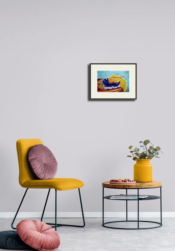 Autumn grapes on a blue plate