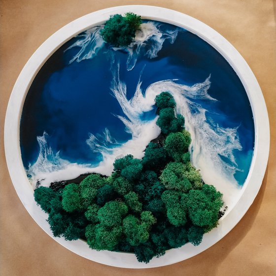 Ocean Round Resin with Moss
