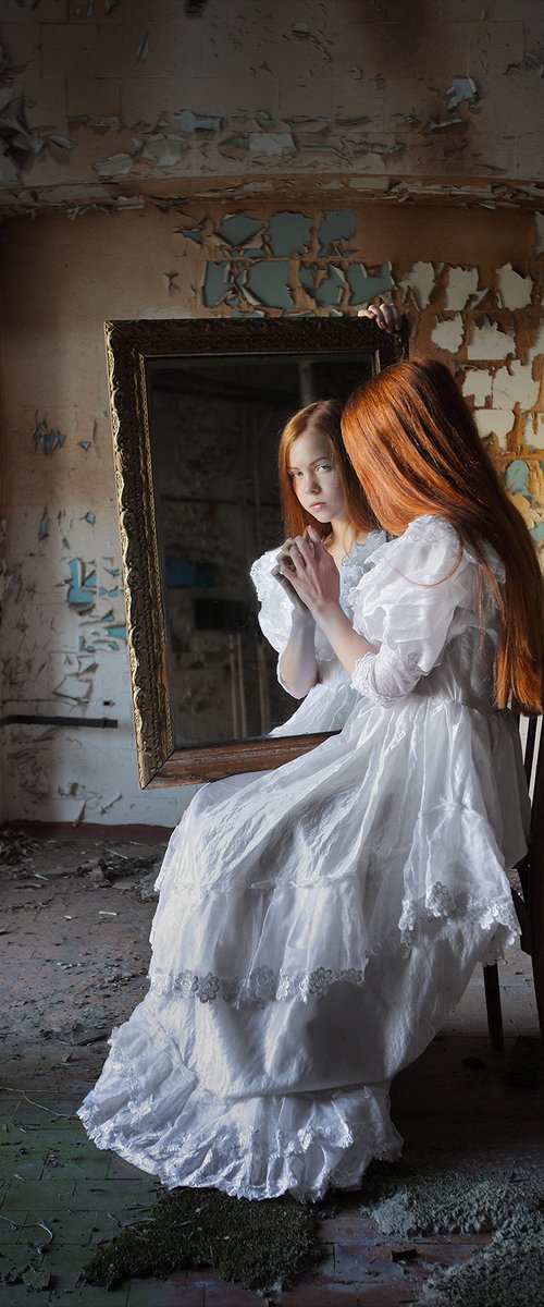 Dreaming 8. Girl with the mirror 3. by Stanislav Vederskyi