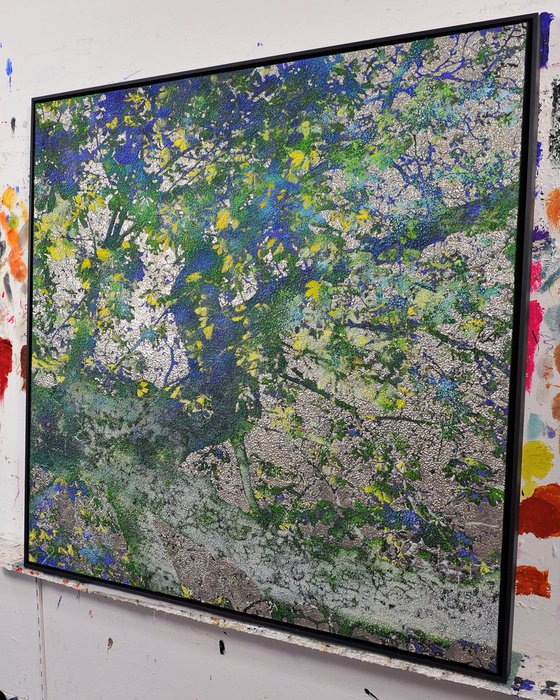 Yellow, green, blue & silver Chestnut.