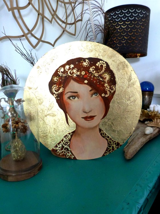 Berenice Gold.  wood round artwork 30cm.