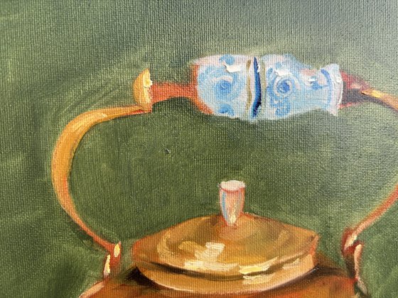 Still life with the old teapot