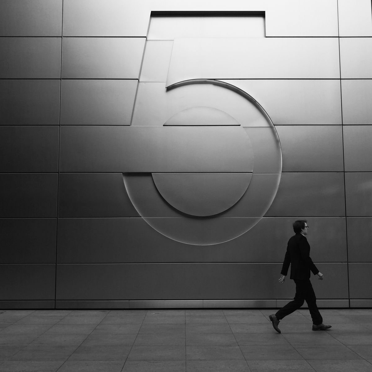 high-five-21x21-inches-c-type-framed-photograph-by-amadeus-long