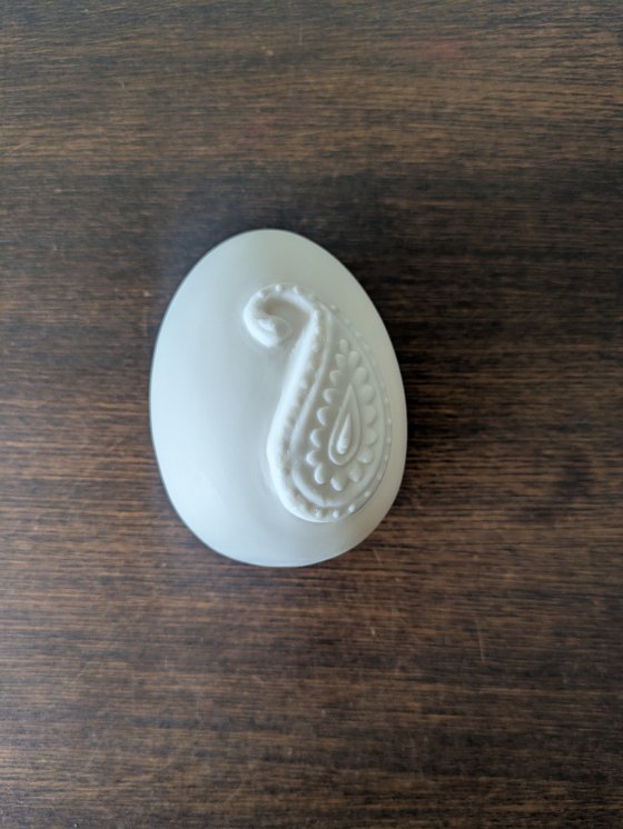 Porcelain egg